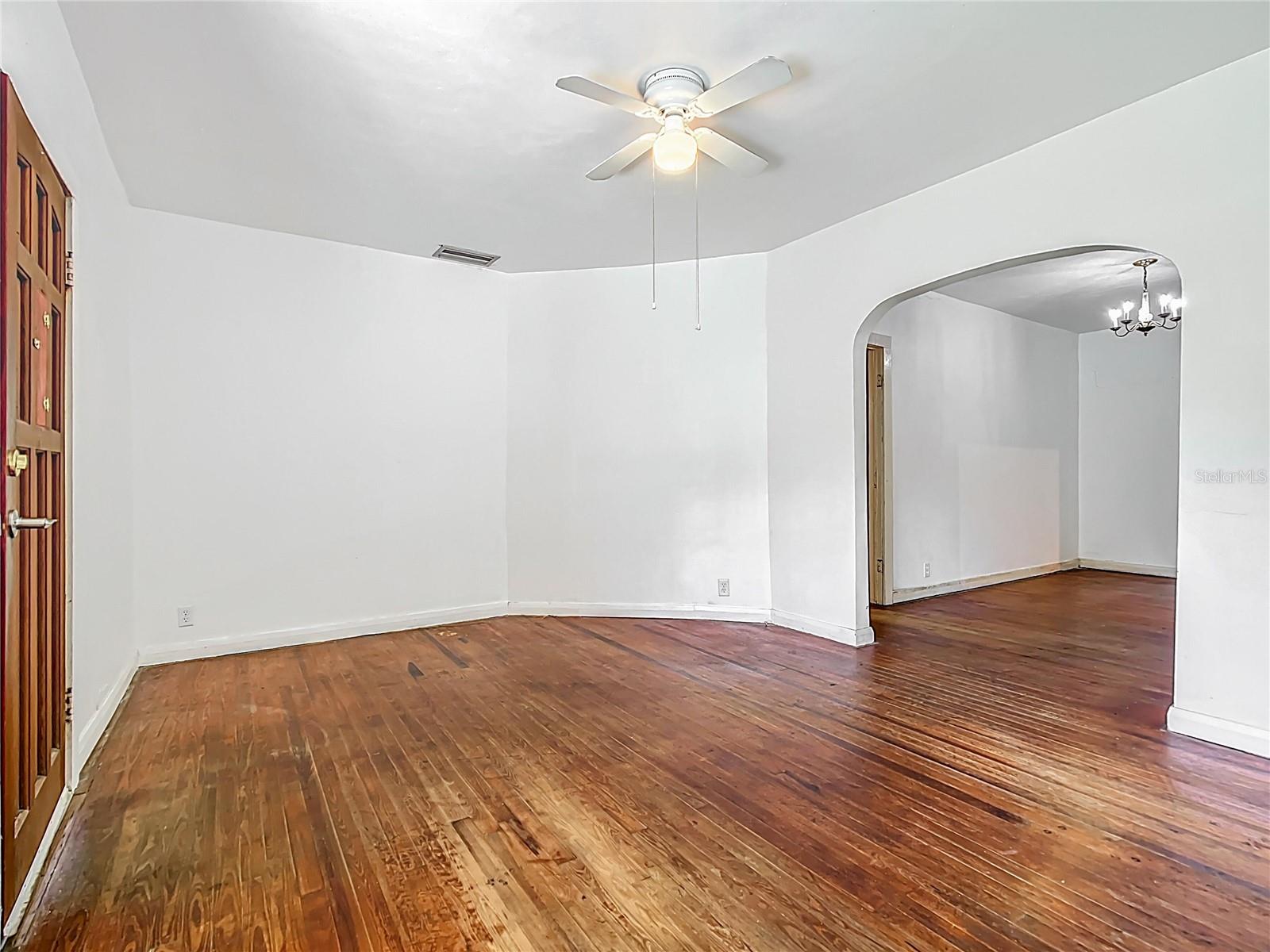 Image 7 of 42 For 1890 Kissengen Avenue