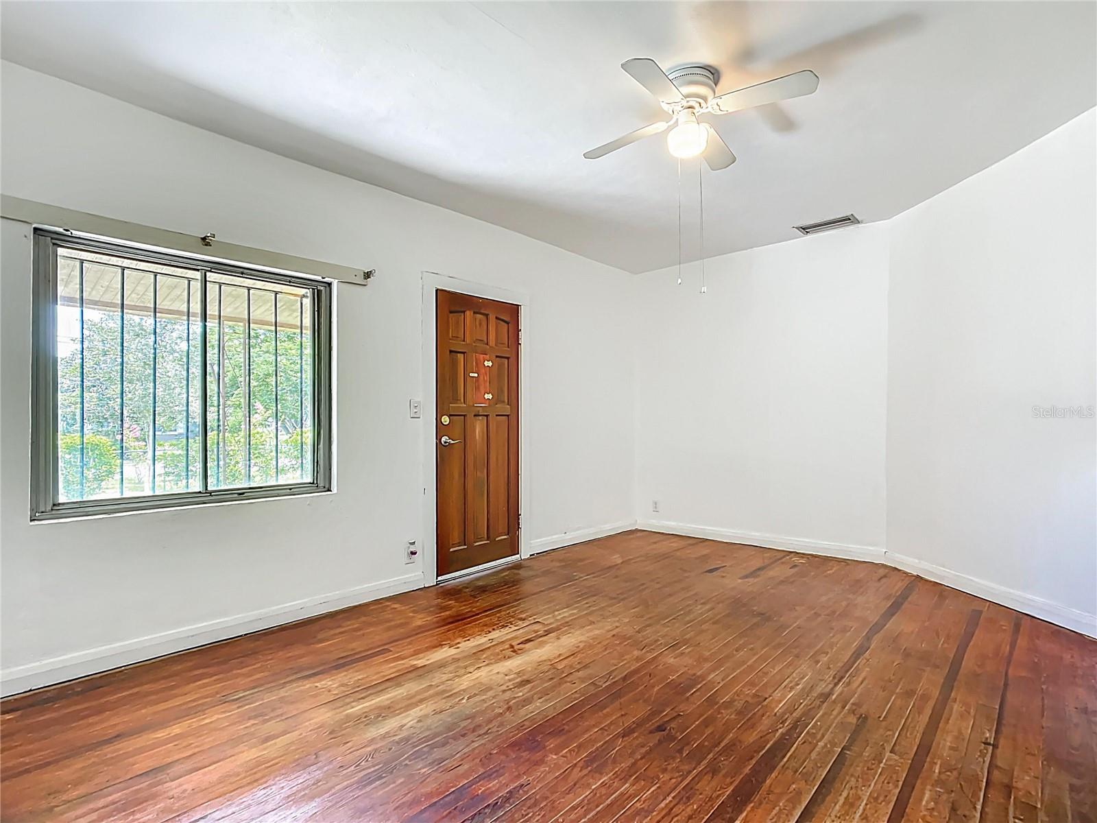 Image 8 of 42 For 1890 Kissengen Avenue