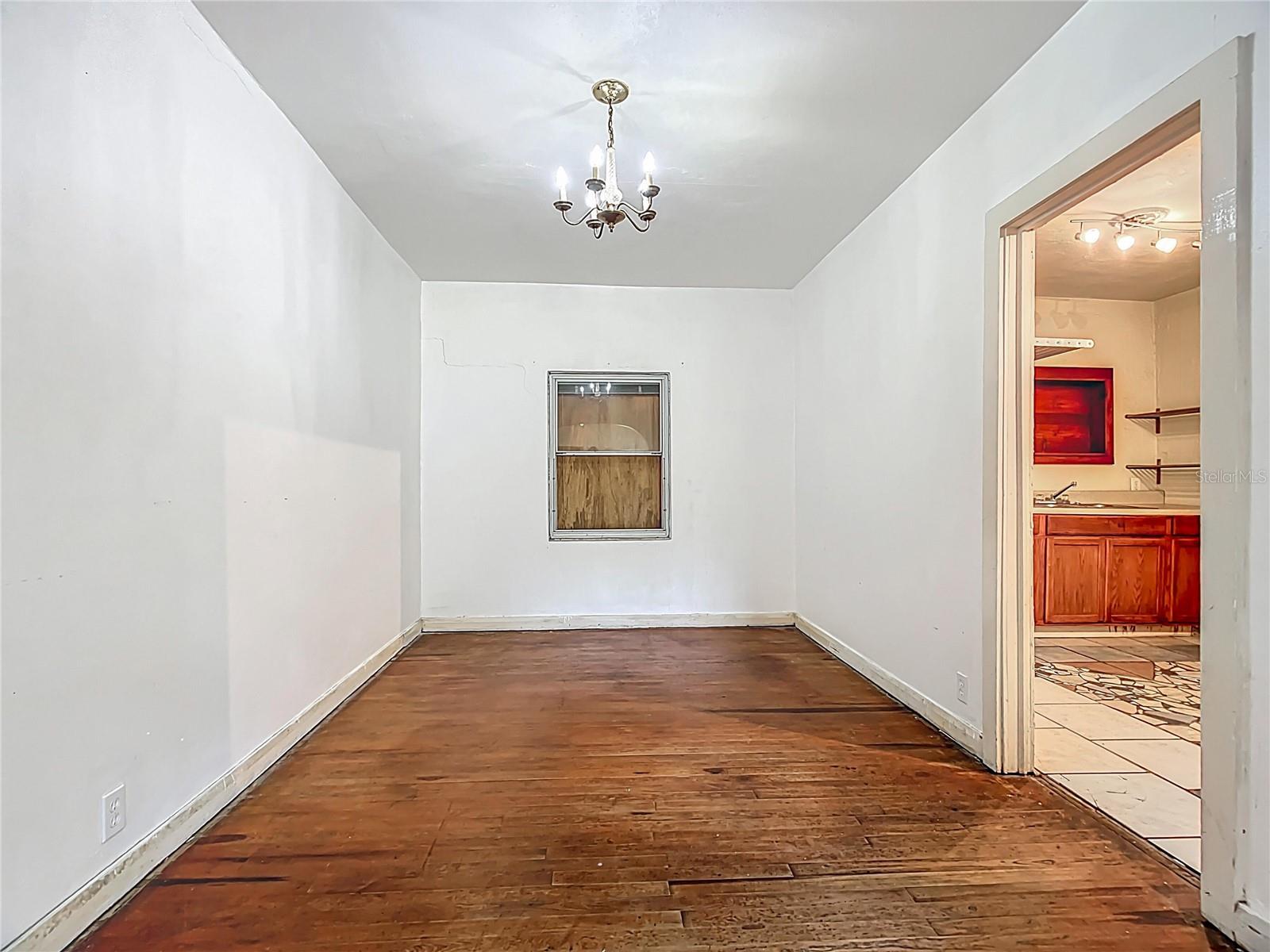 Image 9 of 42 For 1890 Kissengen Avenue