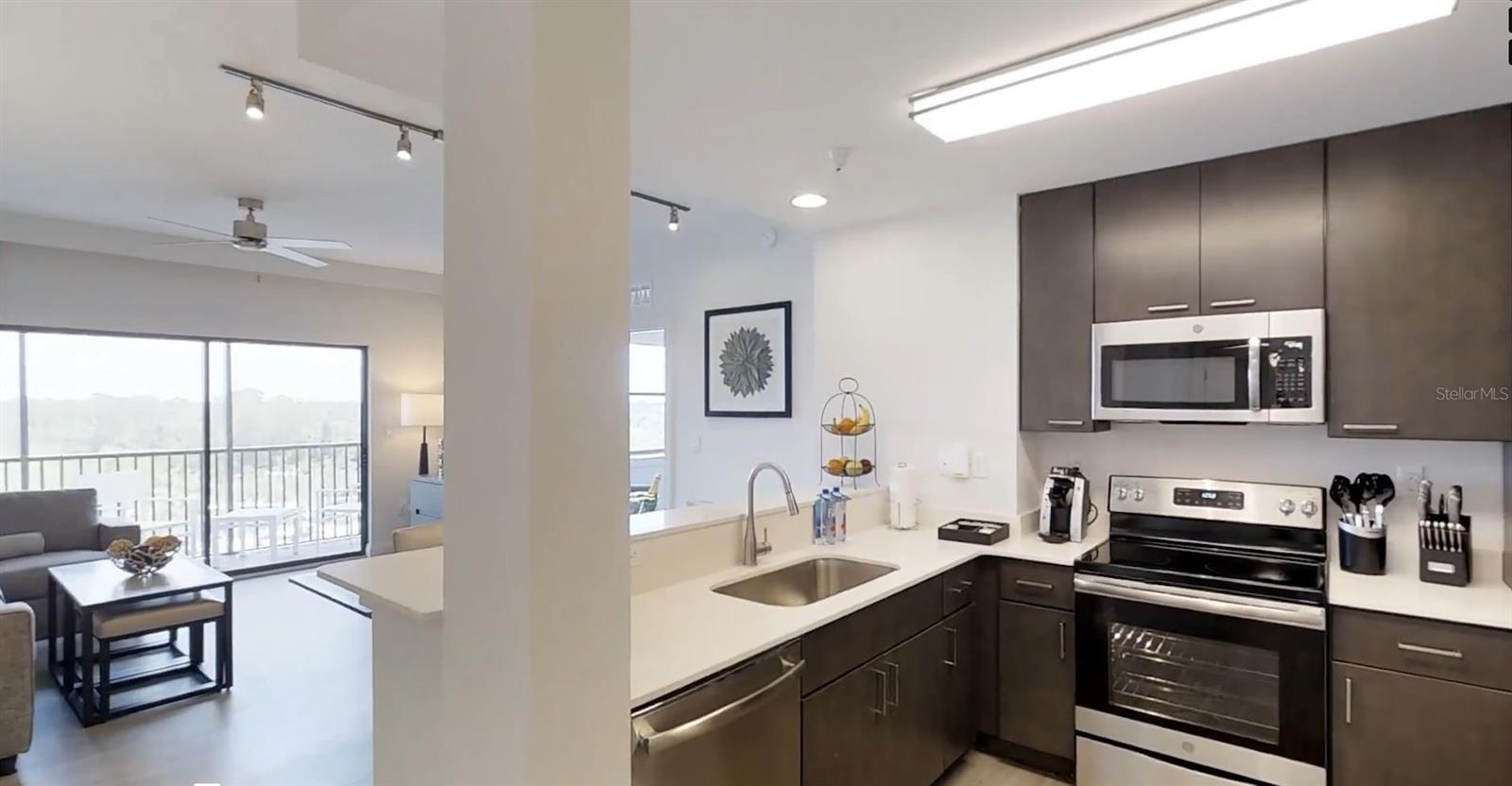 Image 6 of 51 For 14501 Grove Resort Avenue 2623
