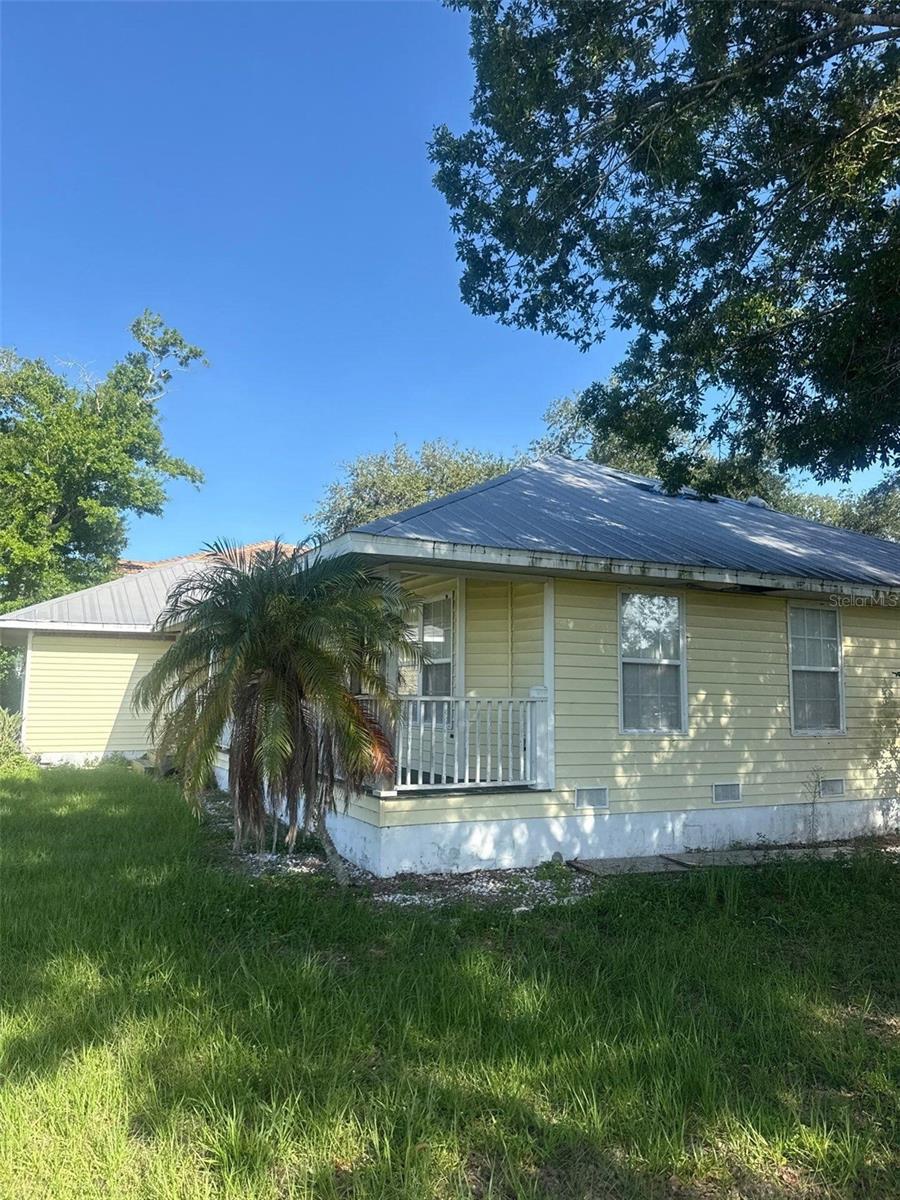 Image 3 of 10 For 533 Encarnacion Street