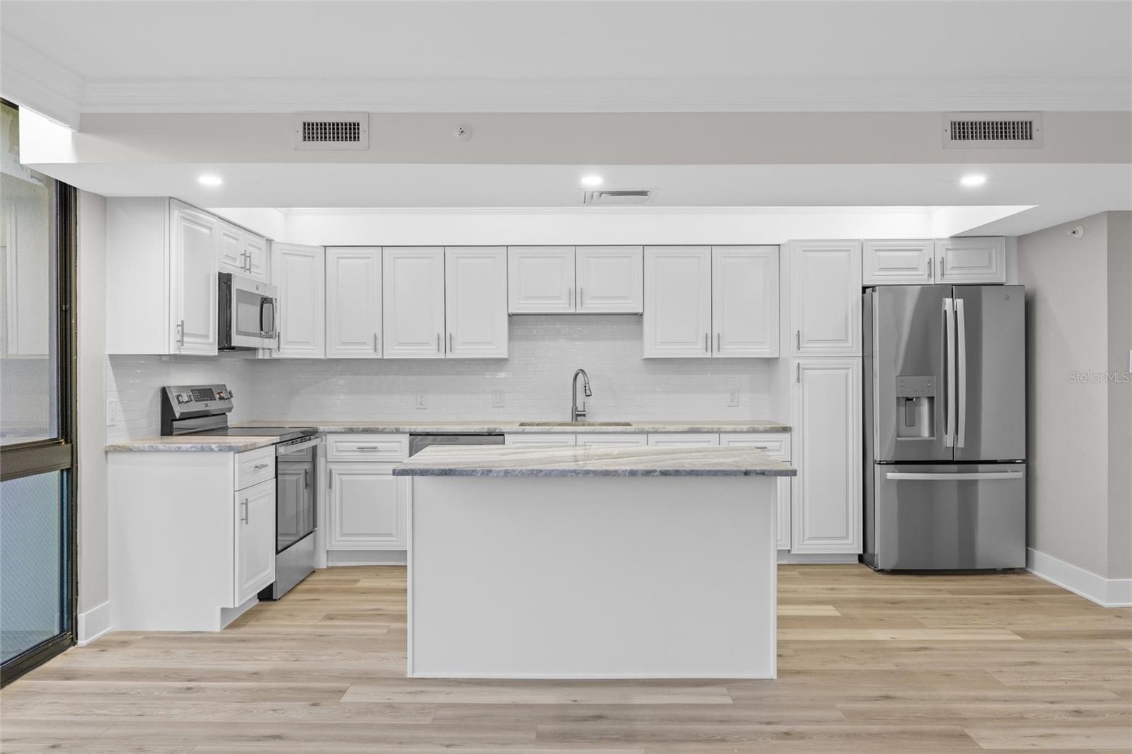 Image 22 of 45 For 3301 Bayshore Boulevard 503