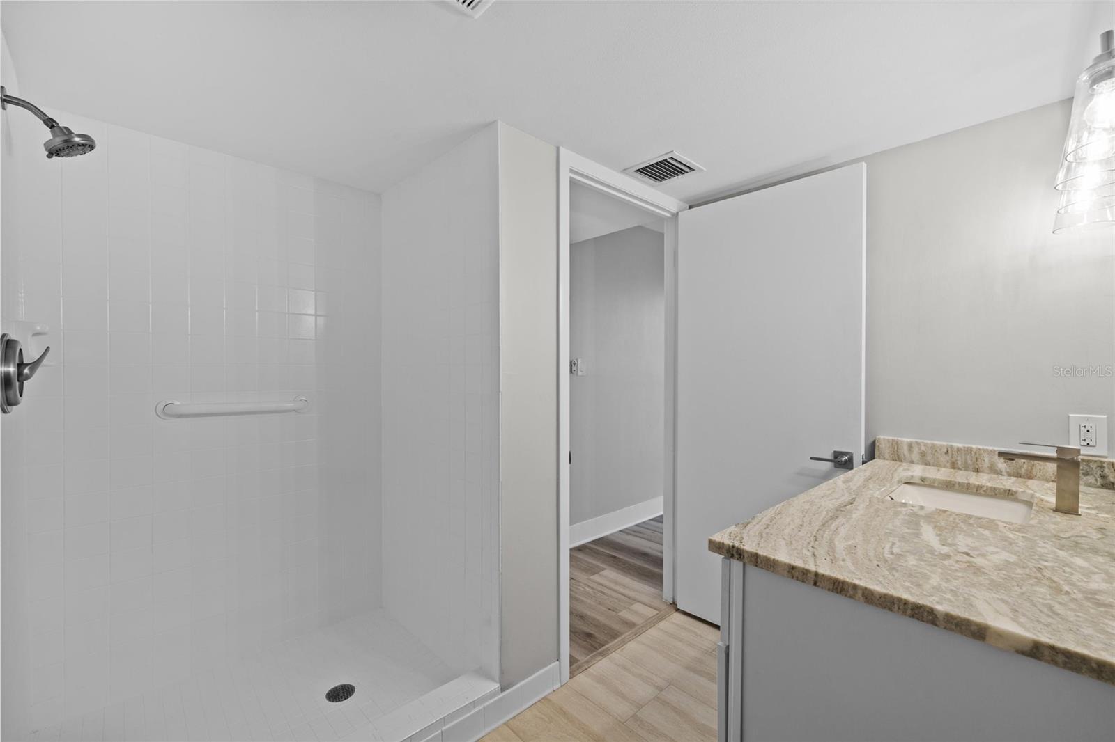 Image 31 of 45 For 3301 Bayshore Boulevard 503