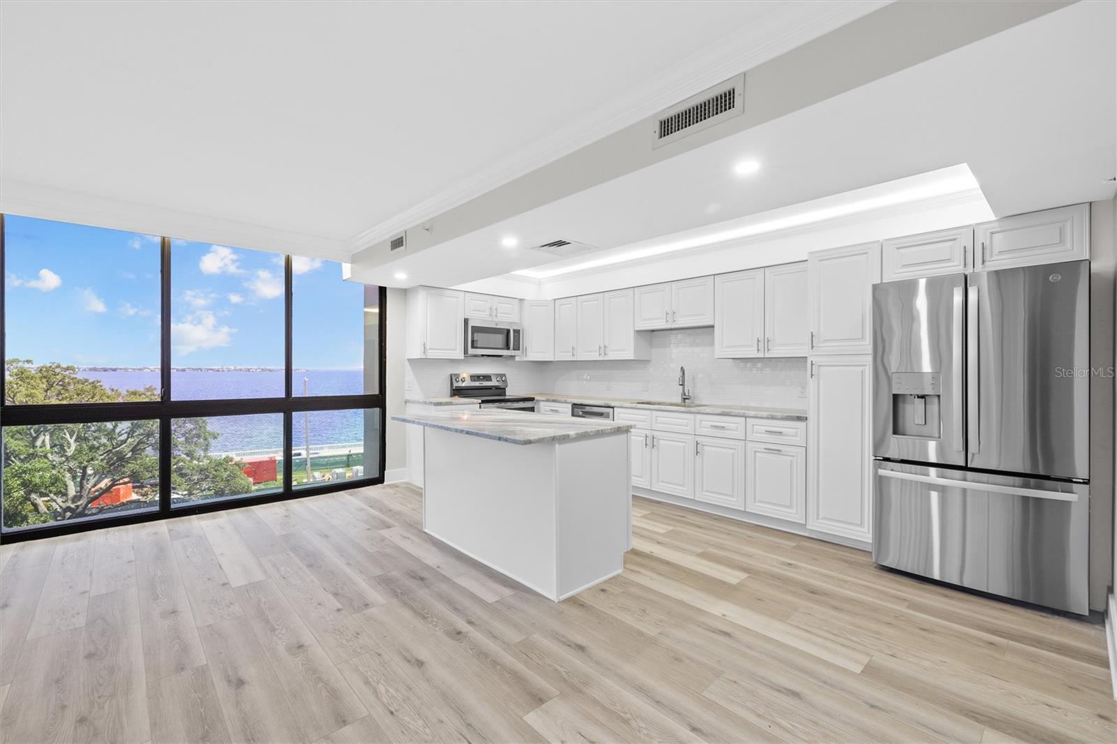 Image 8 of 45 For 3301 Bayshore Boulevard 503