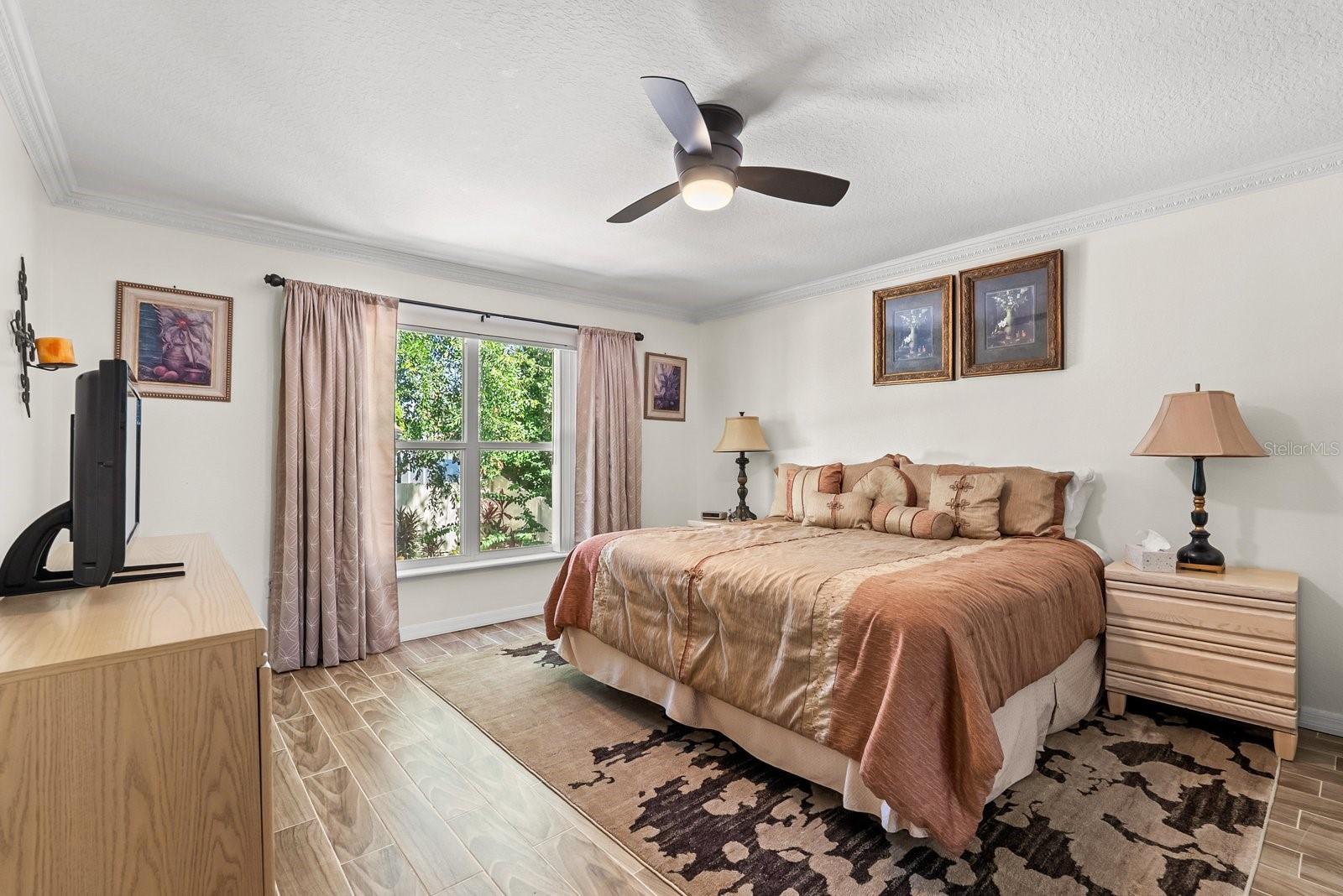 Image 7 of 17 For 140 Oak View Place