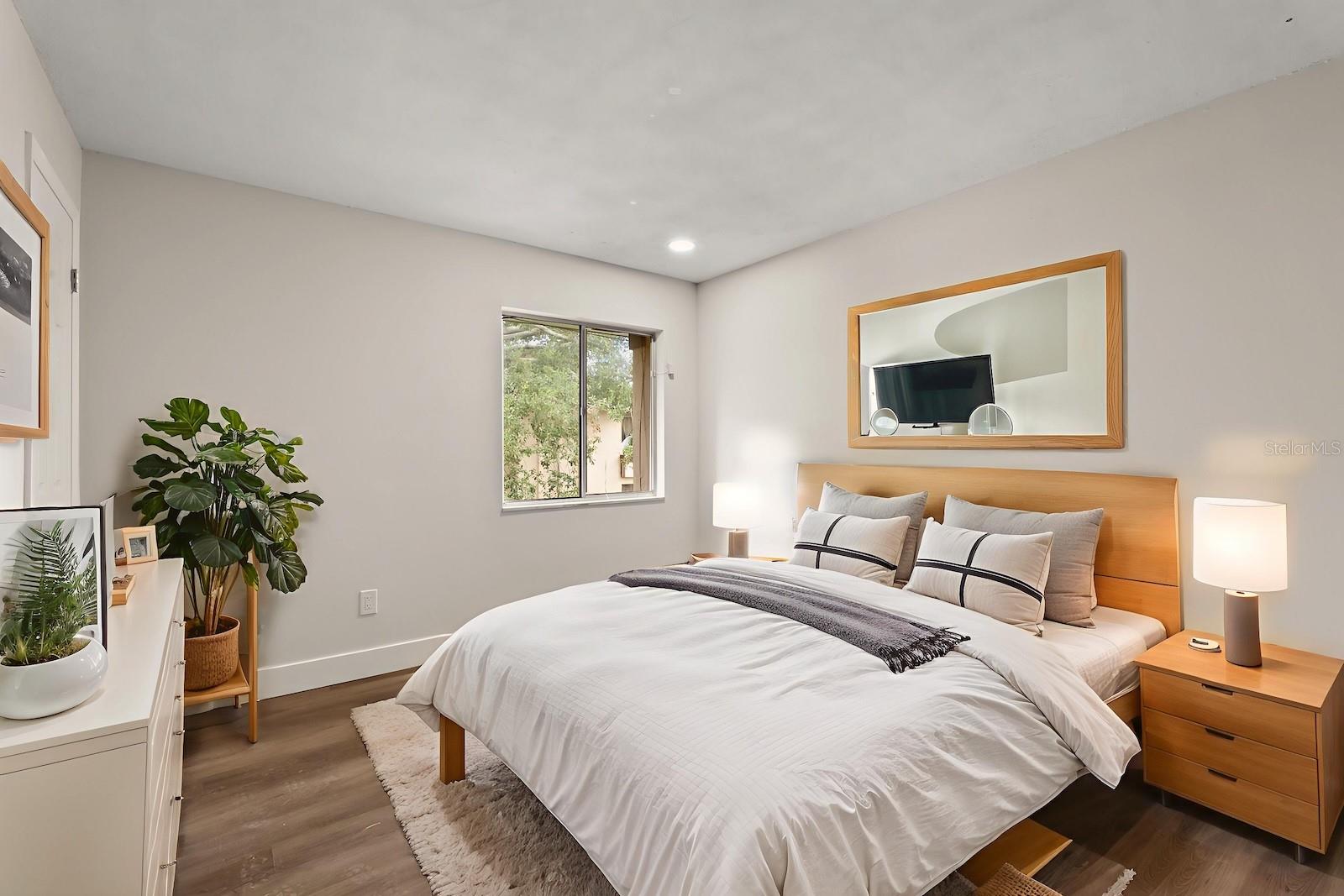 Image 9 of 15 For 5426 Fairwood Way 702