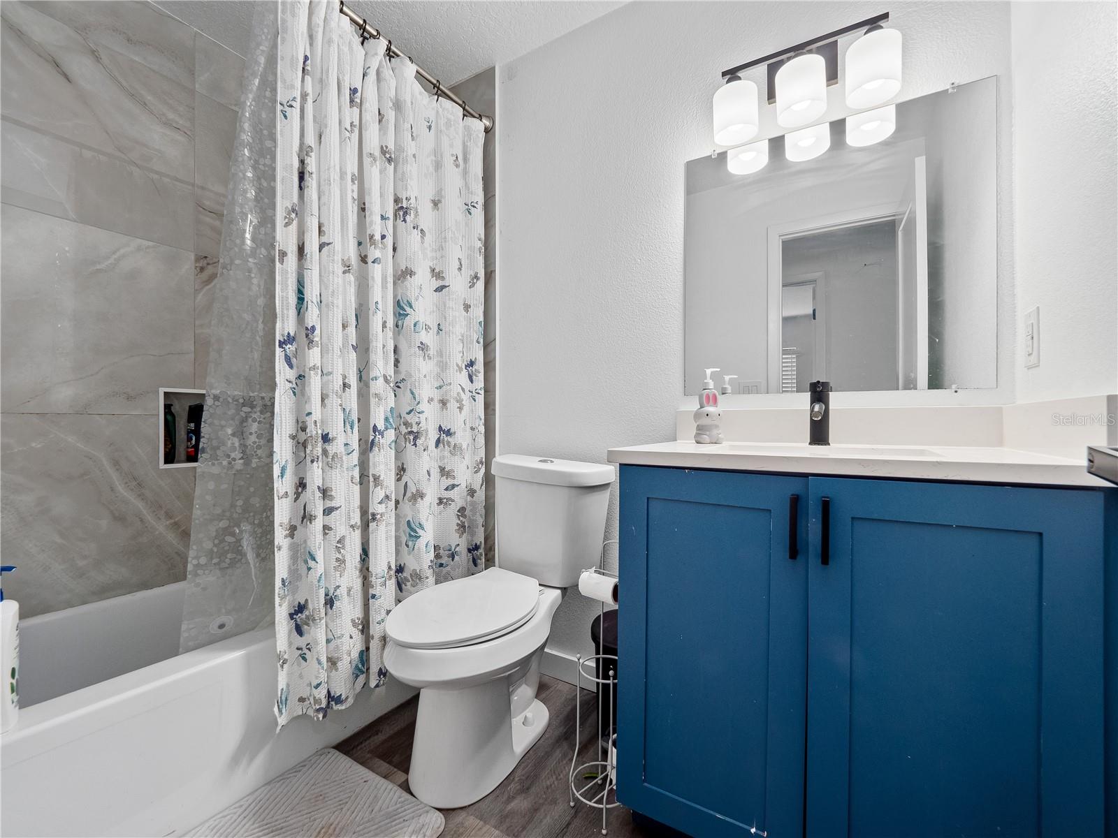 Image 14 of 37 For 431 Hawthorn Circle