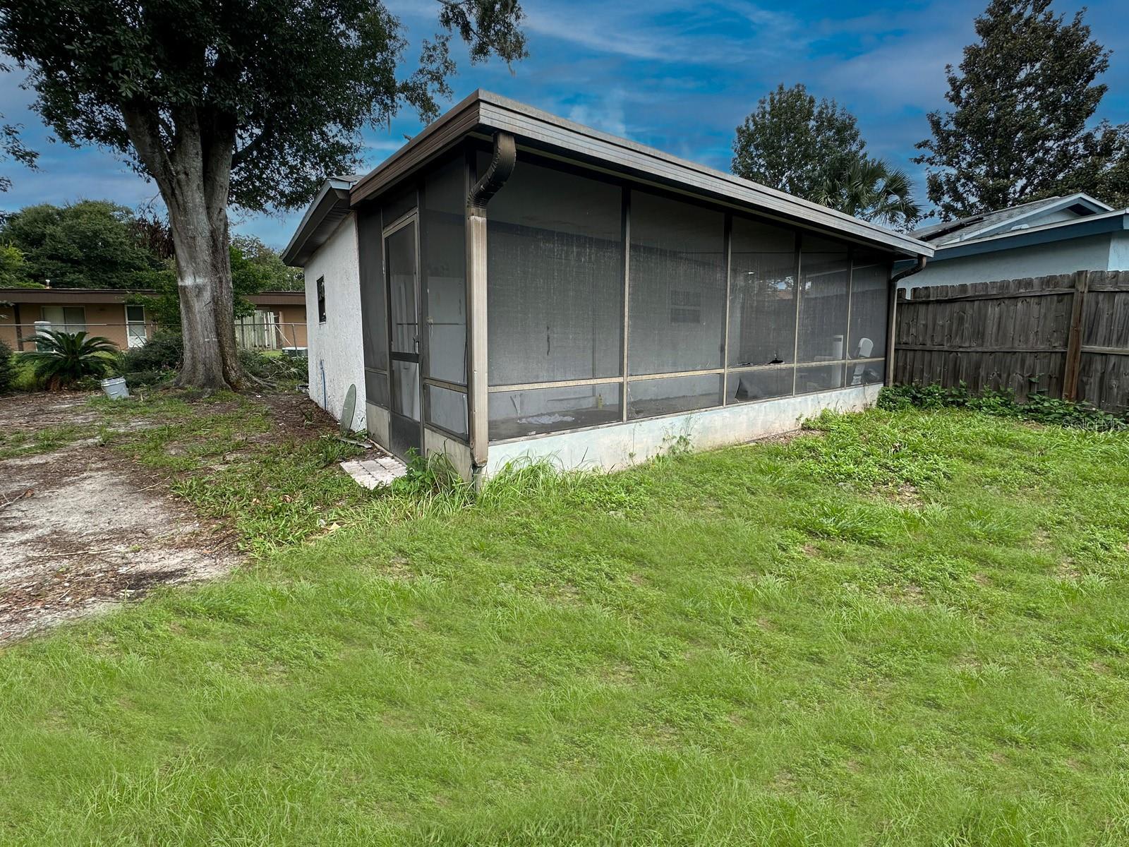 Image 29 of 37 For 431 Hawthorn Circle
