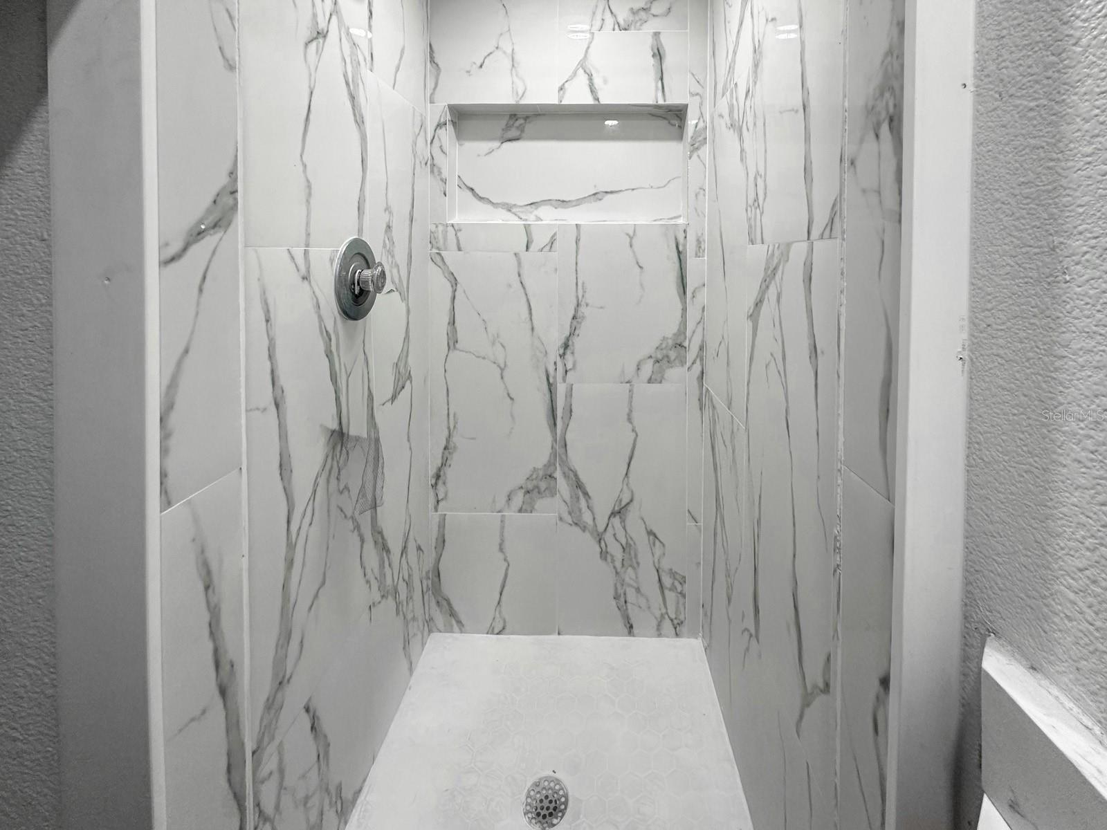 Image 33 of 37 For 431 Hawthorn Circle
