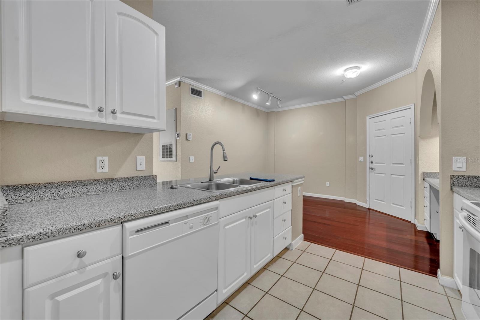 Image 12 of 31 For 860 Orange Avenue 149