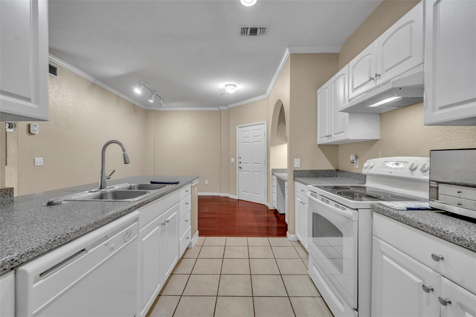 Image 13 of 31 For 860 Orange Avenue 149