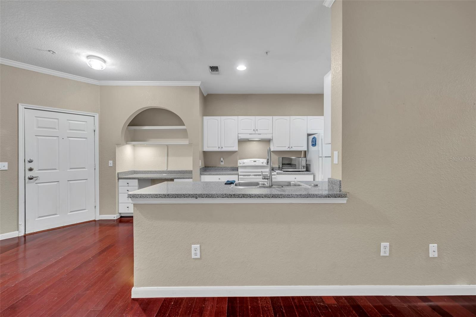 Image 7 of 31 For 860 Orange Avenue 149