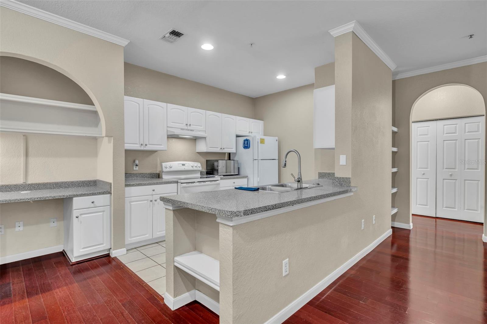 Image 8 of 31 For 860 Orange Avenue 149