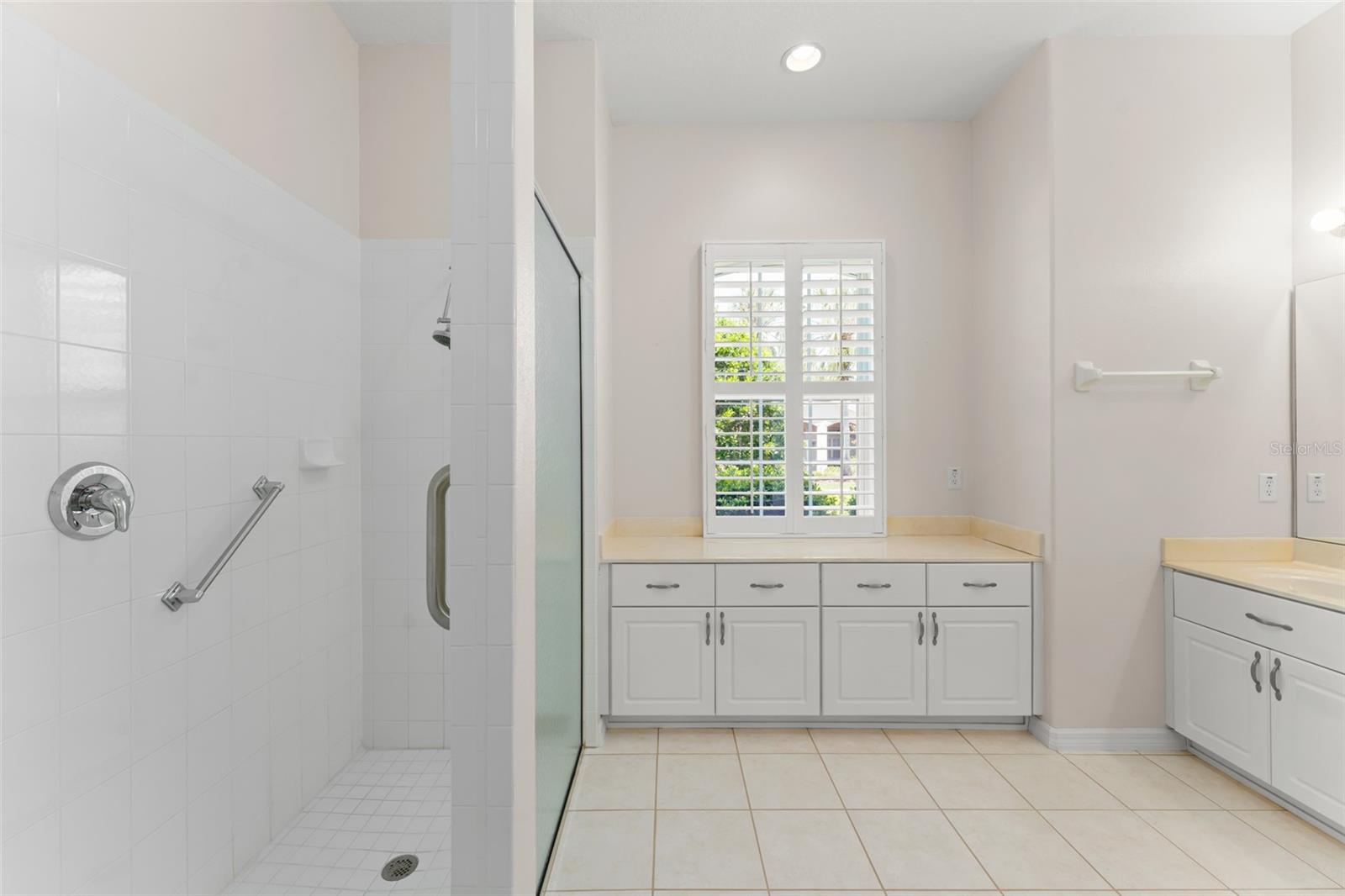 Image 13 of 42 For 20806 Queen Alexandra Drive