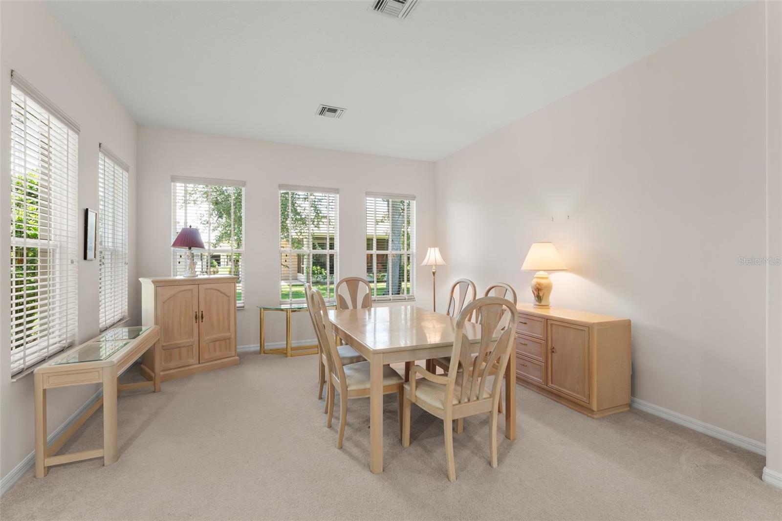 Image 17 of 42 For 20806 Queen Alexandra Drive