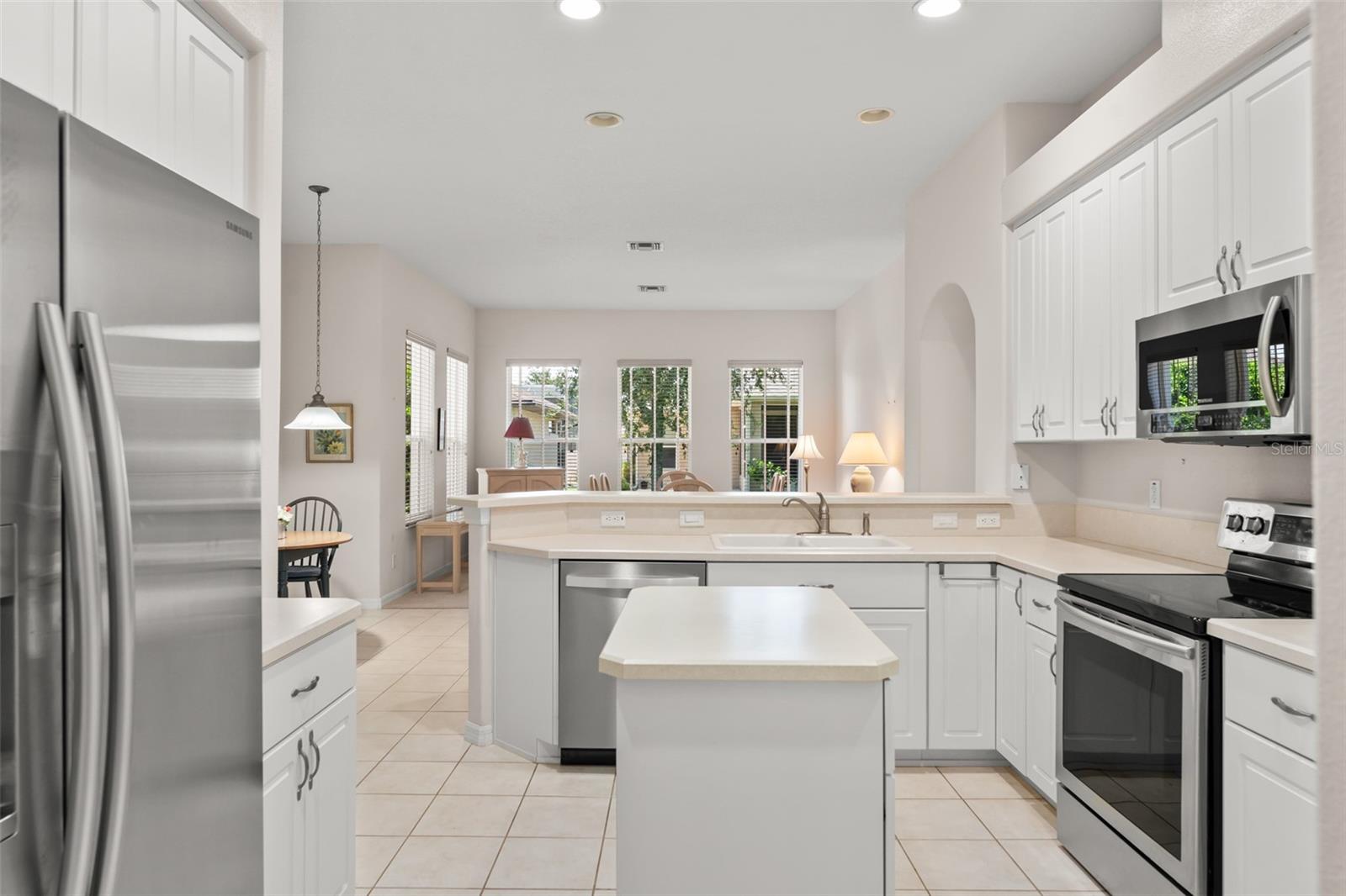 Image 22 of 42 For 20806 Queen Alexandra Drive