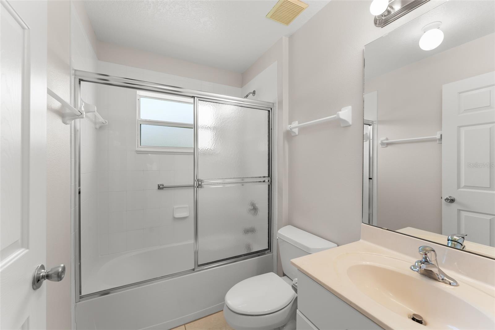 Image 26 of 42 For 20806 Queen Alexandra Drive