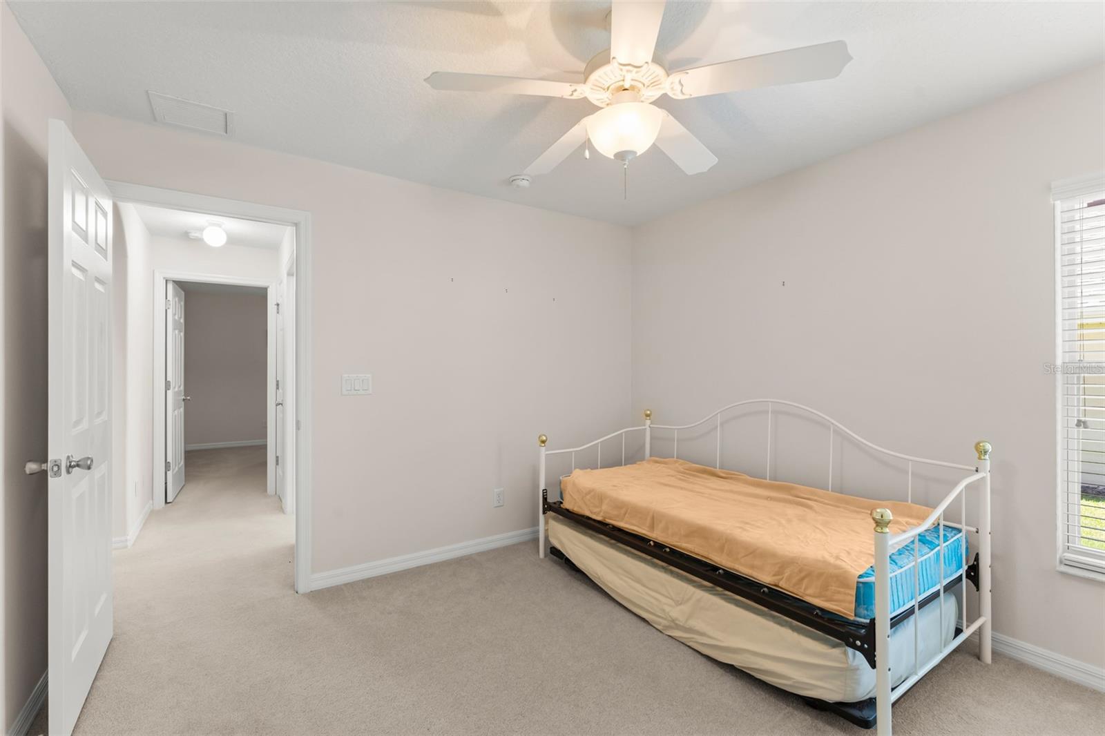Image 28 of 42 For 20806 Queen Alexandra Drive