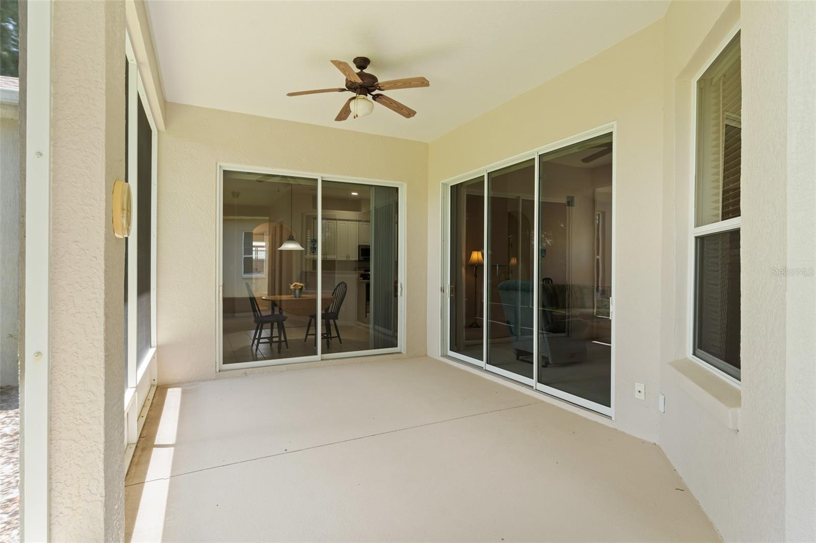 Image 33 of 42 For 20806 Queen Alexandra Drive
