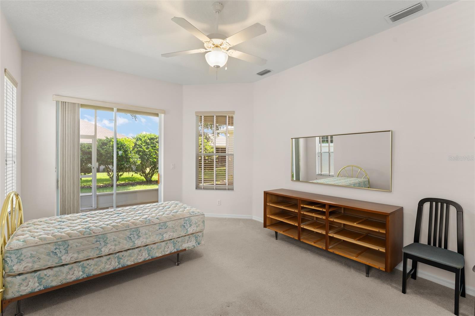 Image 9 of 42 For 20806 Queen Alexandra Drive