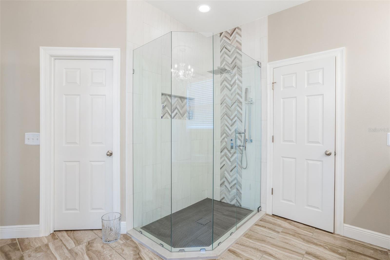 Image 18 of 23 For 11045 Lemay Drive