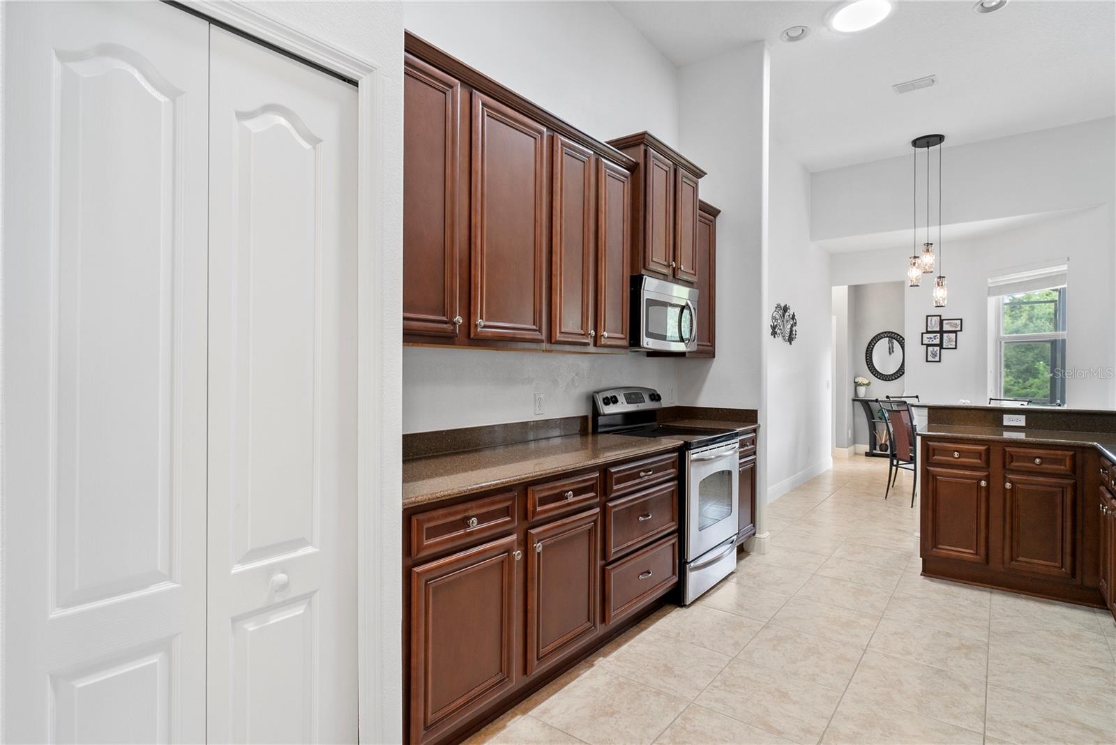Listing photo id 11 for 2149 Black Lake Boulevard