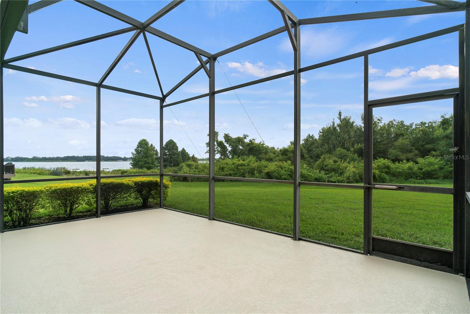 Listing photo id 1 for 2149 Black Lake Boulevard