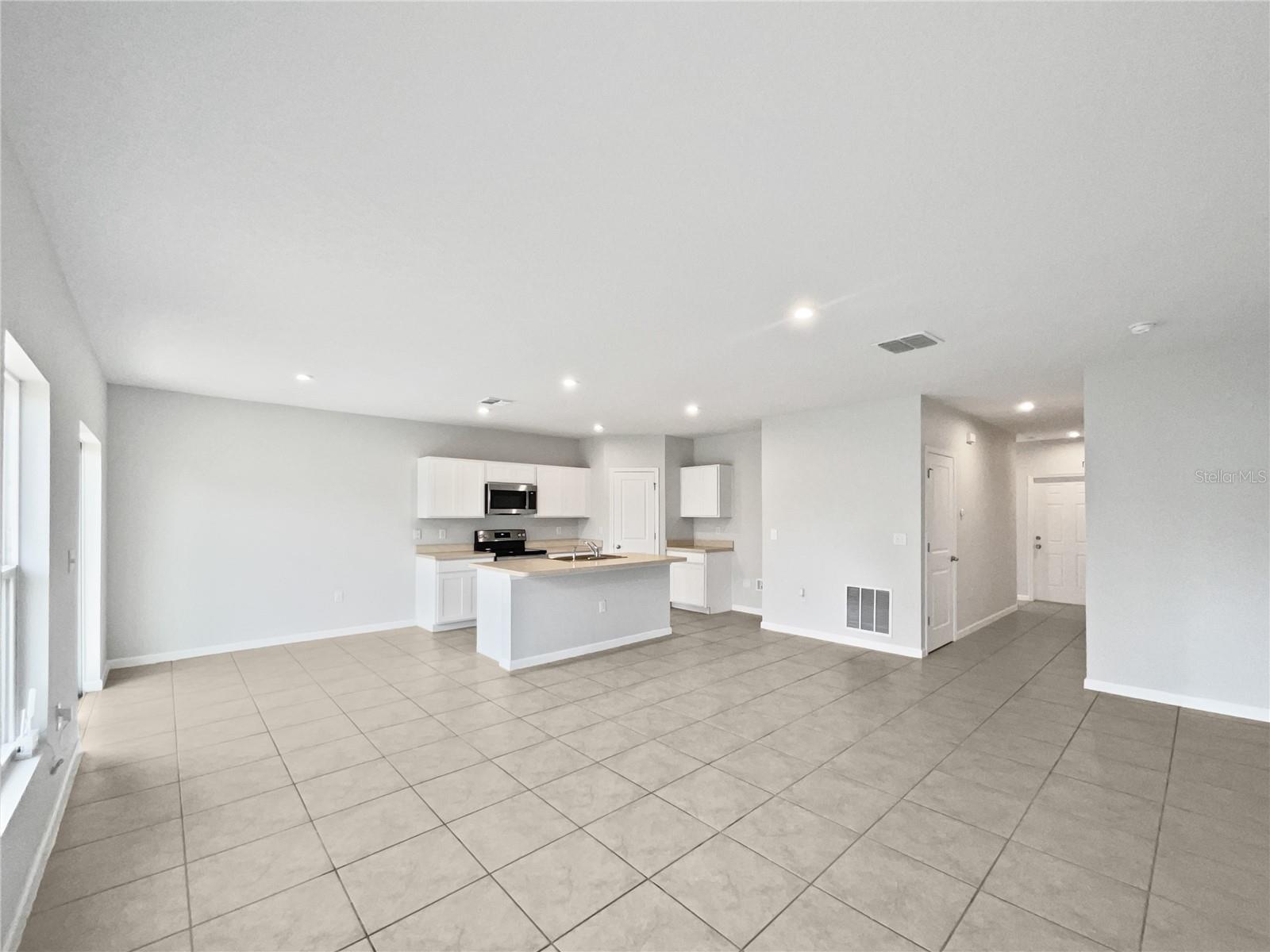 Image 11 of 21 For 169 Silver Maple Bend