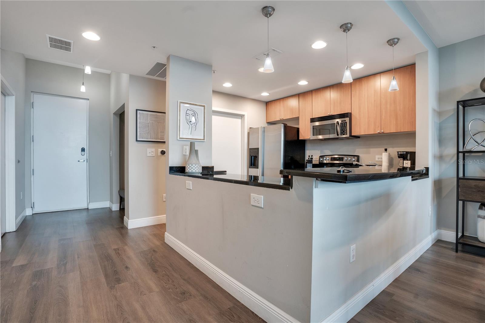 Image 11 of 56 For 525 Jackson Street 504