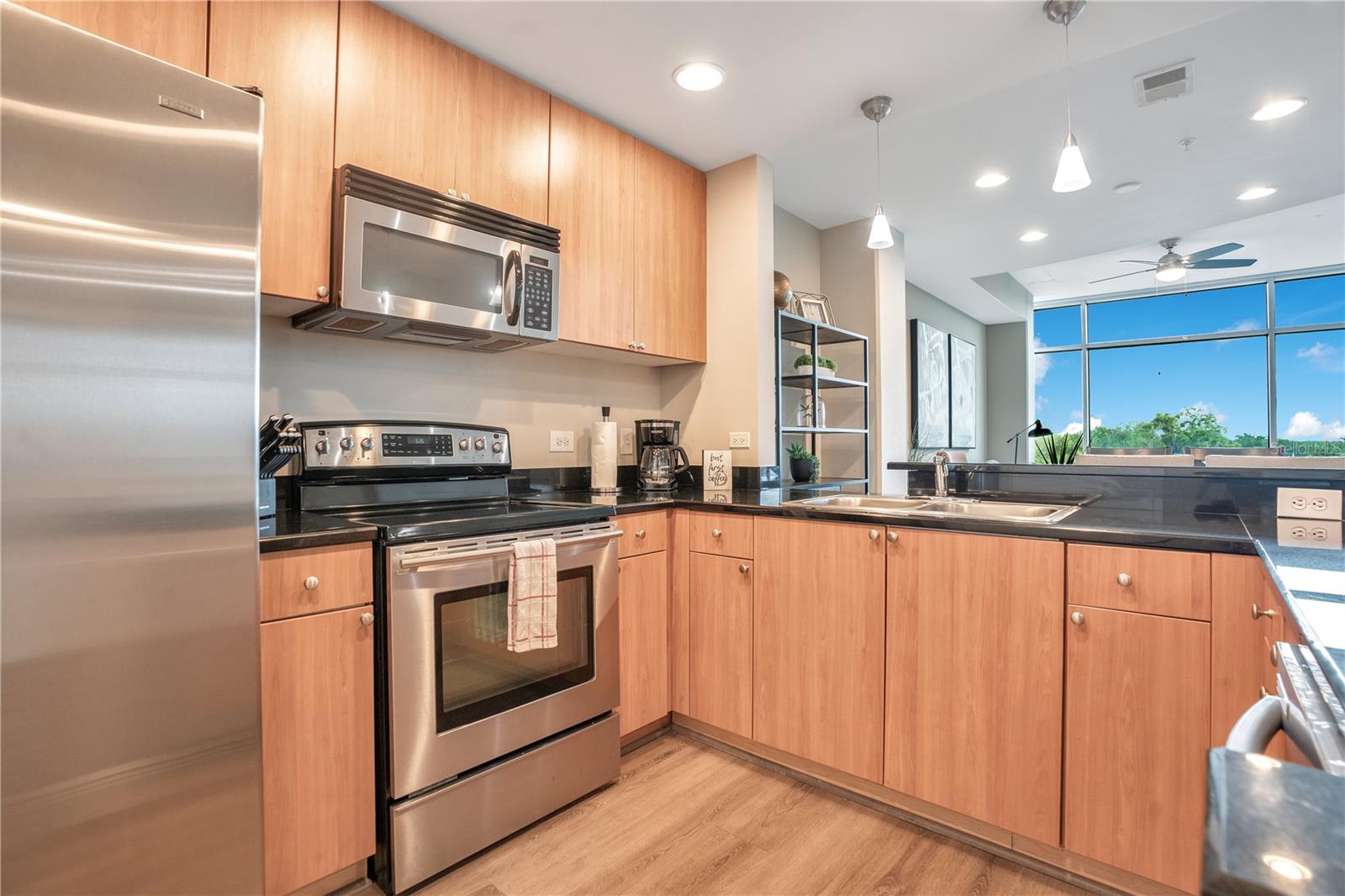Image 8 of 56 For 525 Jackson Street 504