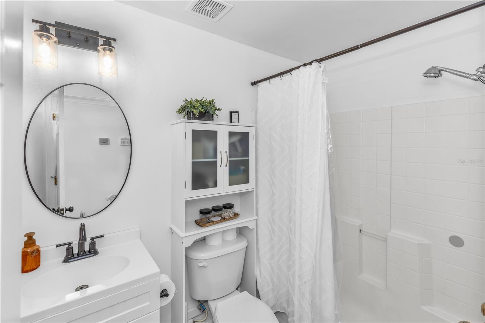 Image 5 of 26 For 2225 Central Parkway