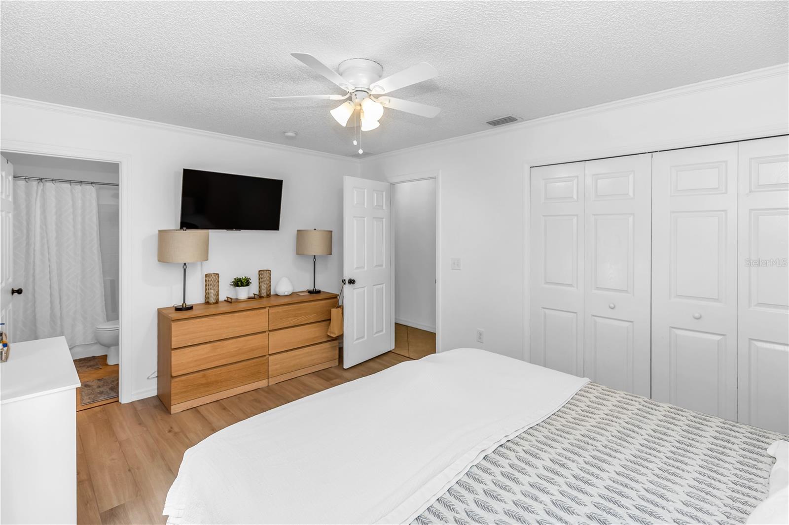 Image 7 of 26 For 2225 Central Parkway