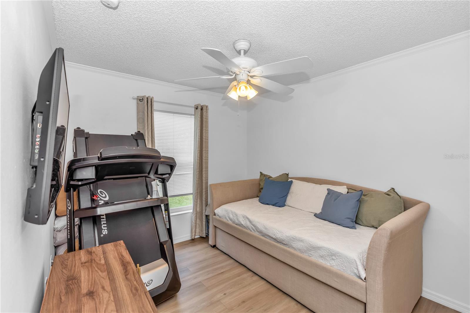 Image 9 of 26 For 2225 Central Parkway