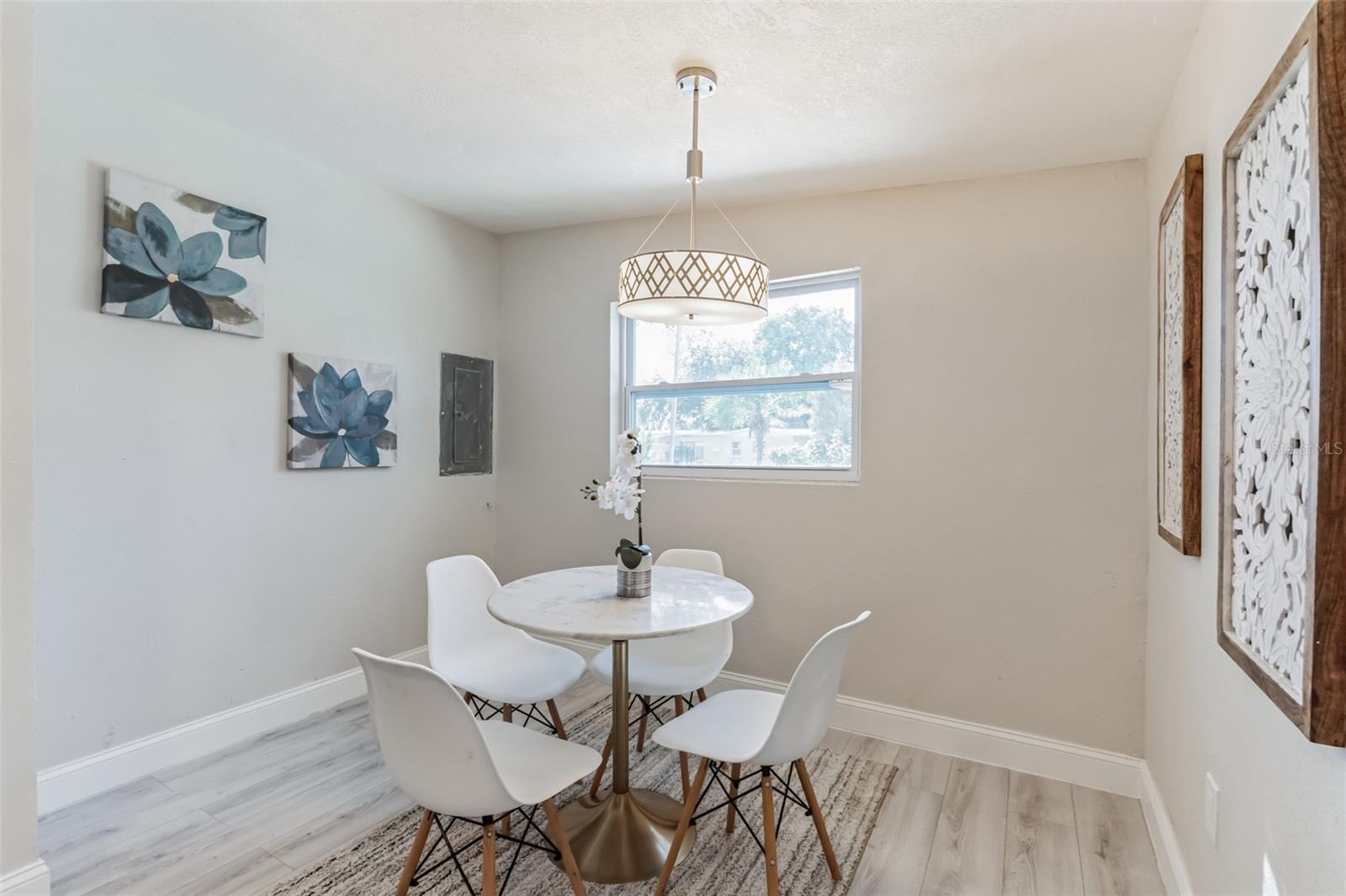 Listing photo id 8 for 5210 84th Street