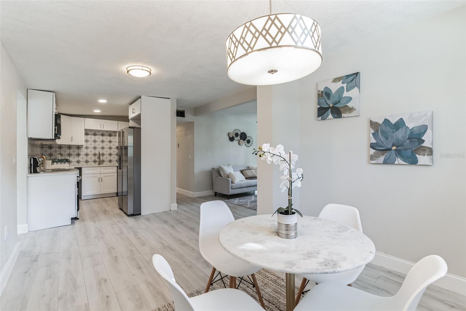 Listing photo id 10 for 5210 84th Street