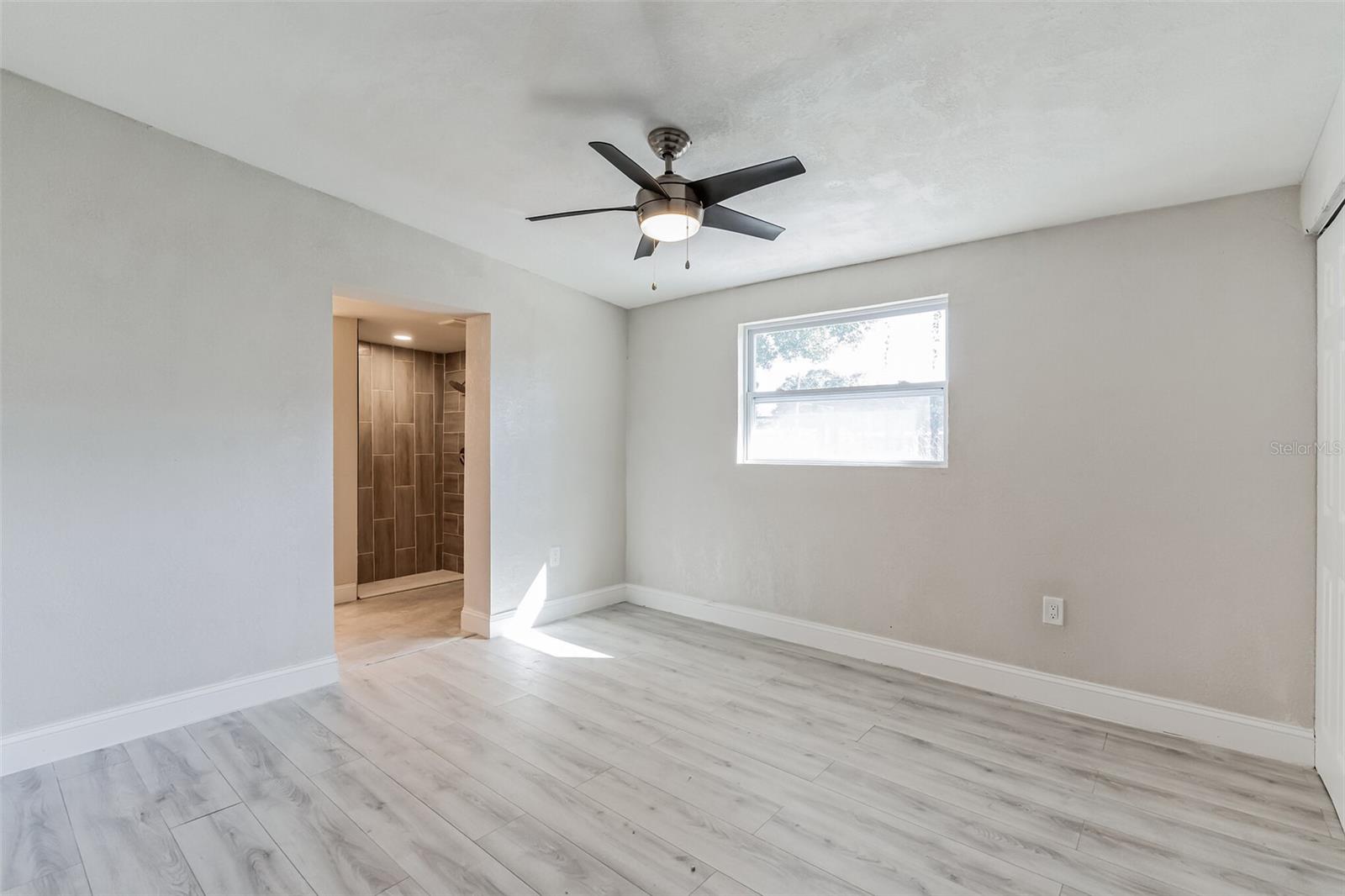 Listing photo id 19 for 5210 84th Street