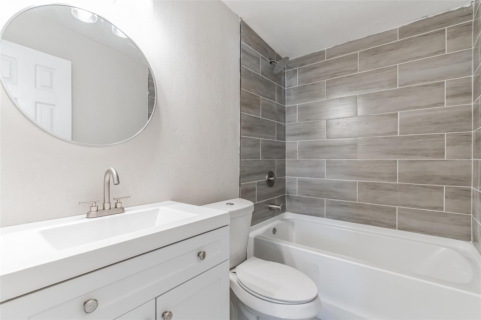 Listing photo id 20 for 5210 84th Street