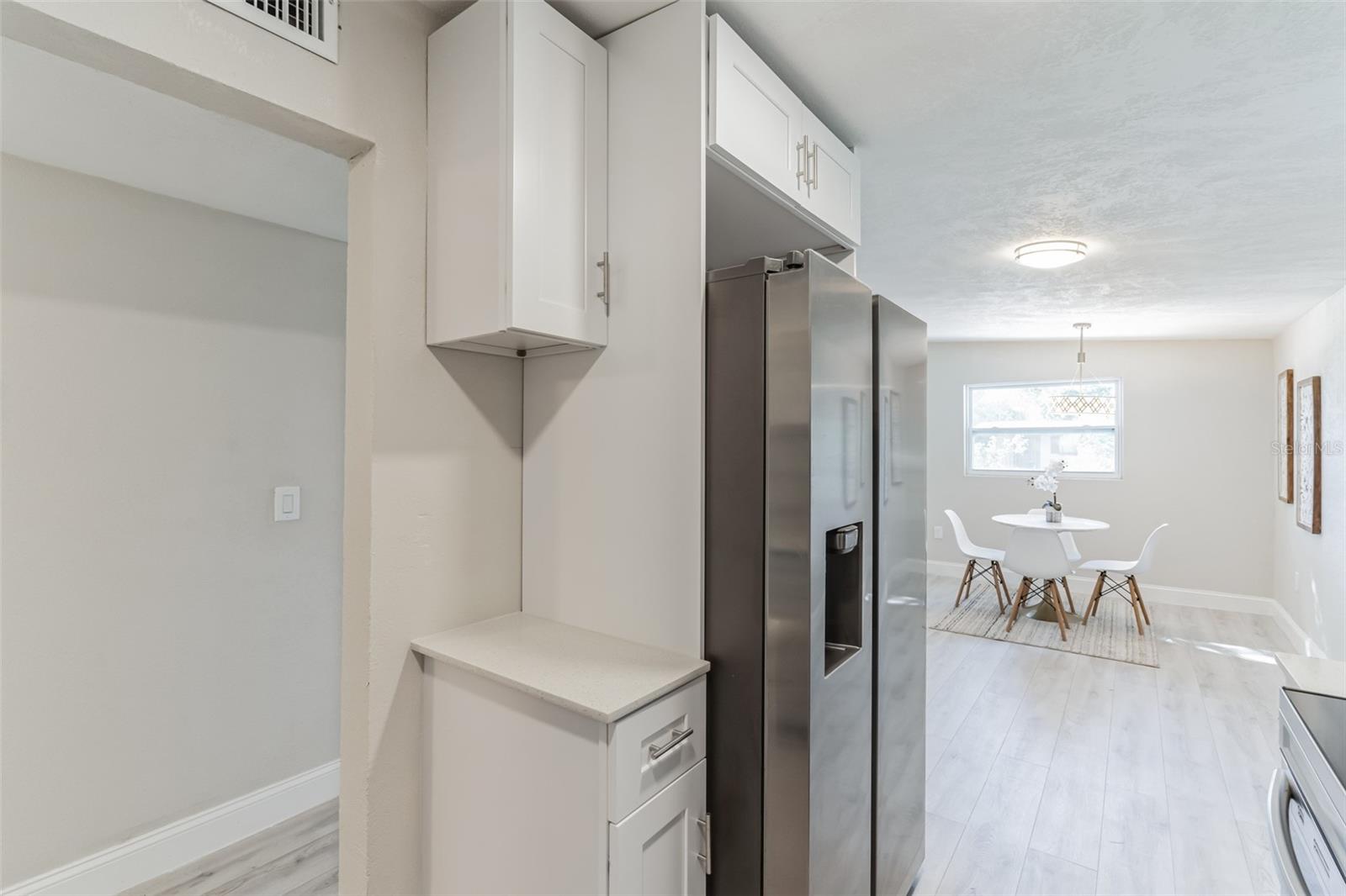 Listing photo id 21 for 5210 84th Street