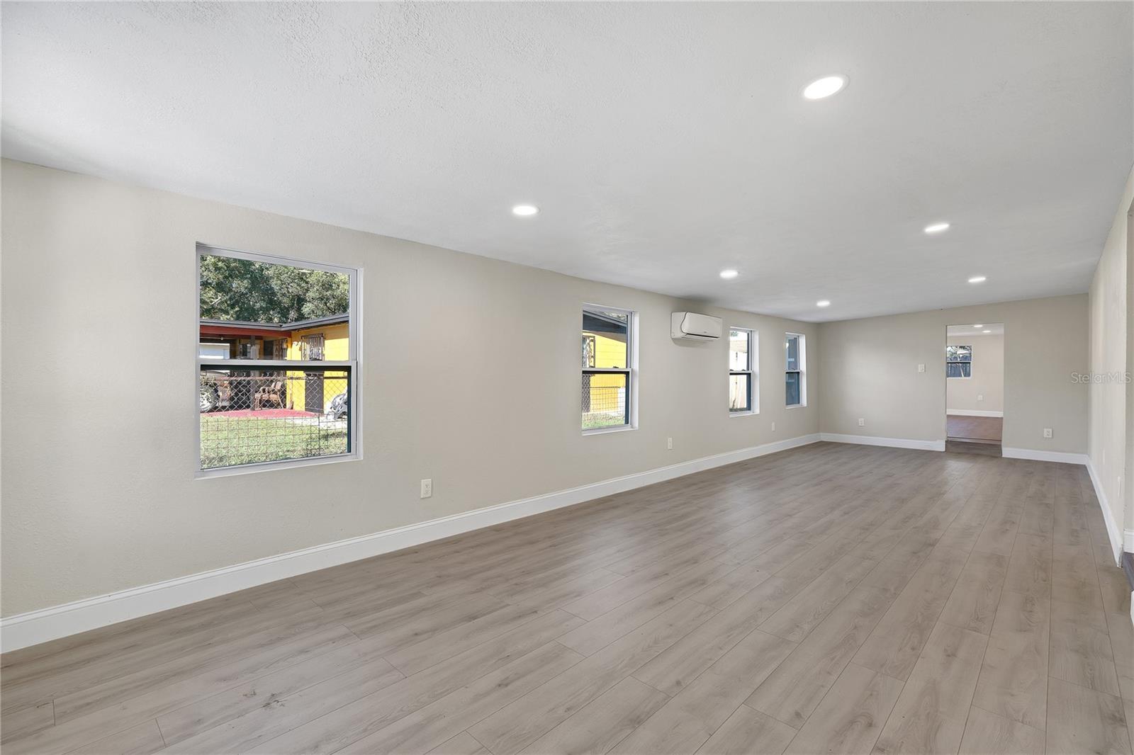 Listing photo id 26 for 5210 84th Street