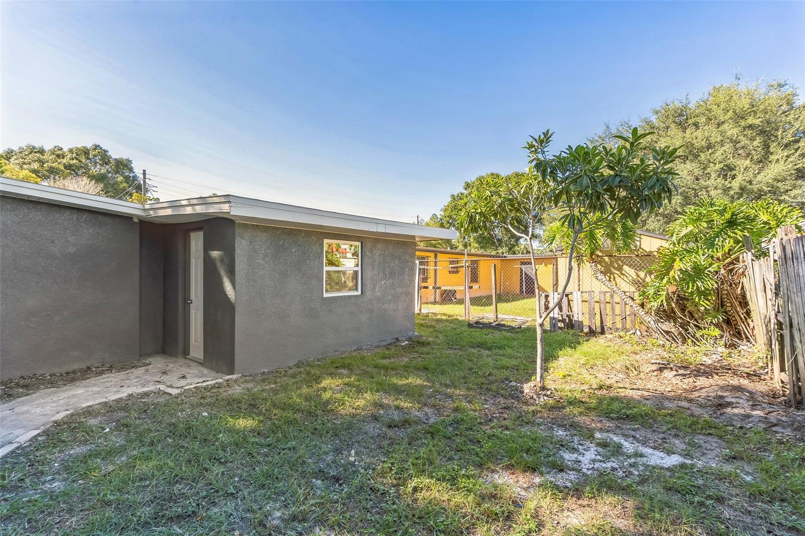 Listing photo id 28 for 5210 84th Street