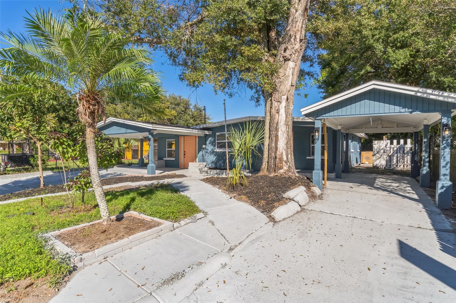 Listing photo id 2 for 5210 84th Street