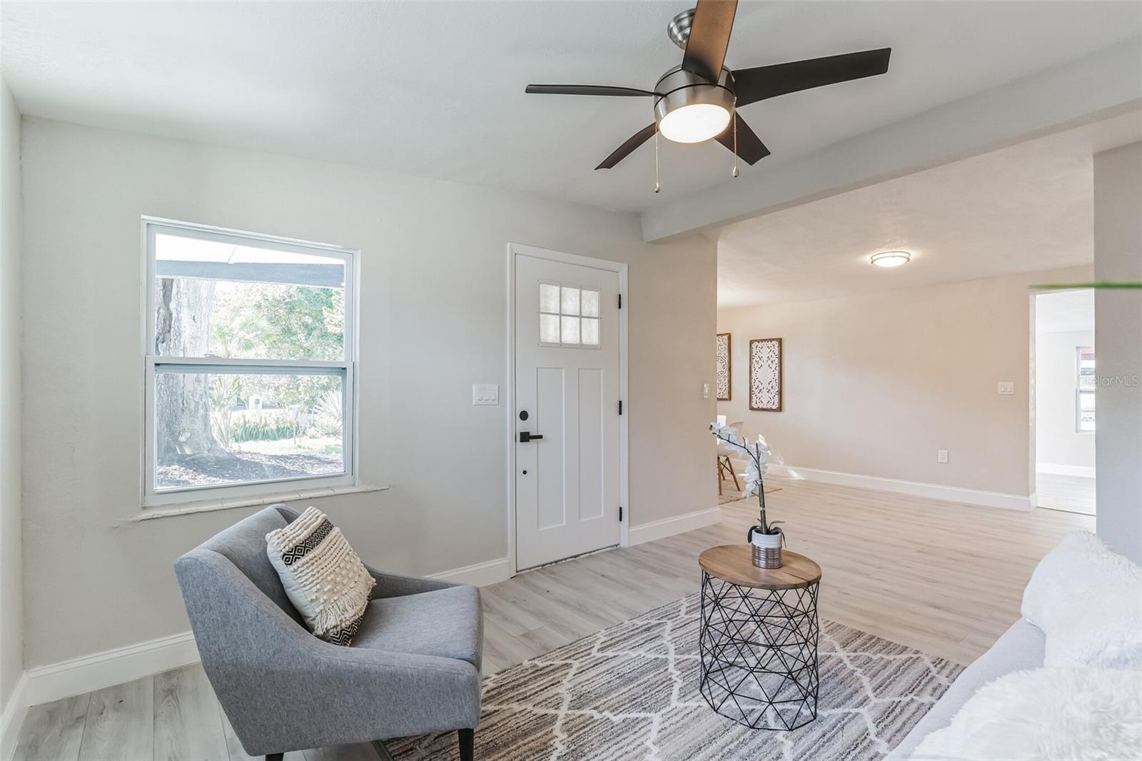 Listing photo id 7 for 5210 84th Street
