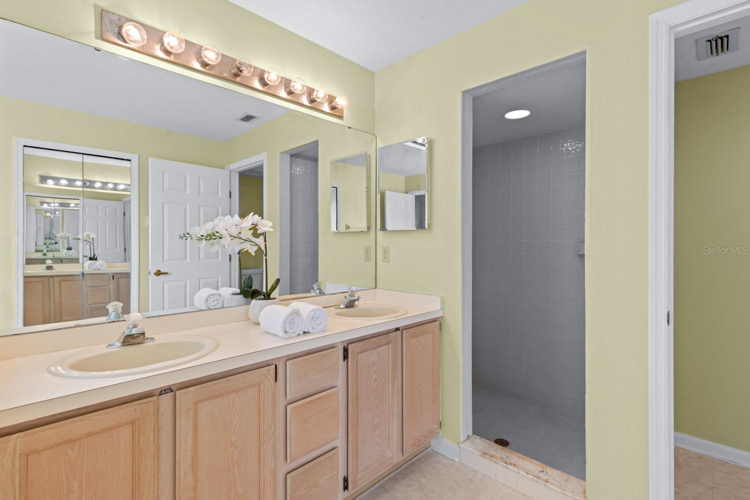 Image 27 of 49 For 7925 Waldorf Court
