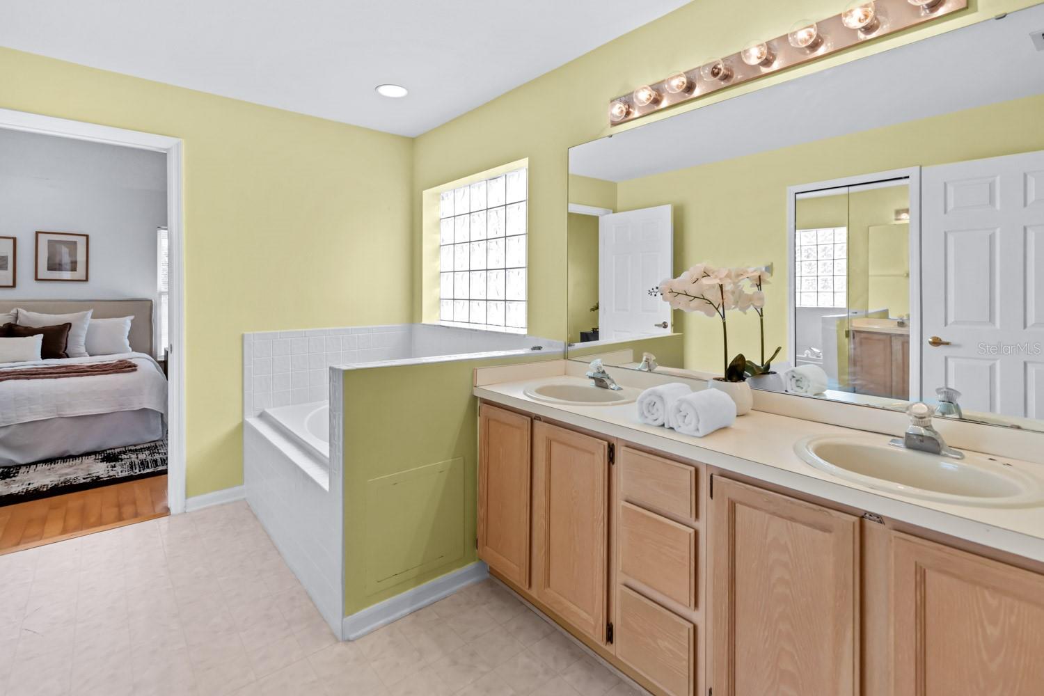 Image 29 of 49 For 7925 Waldorf Court
