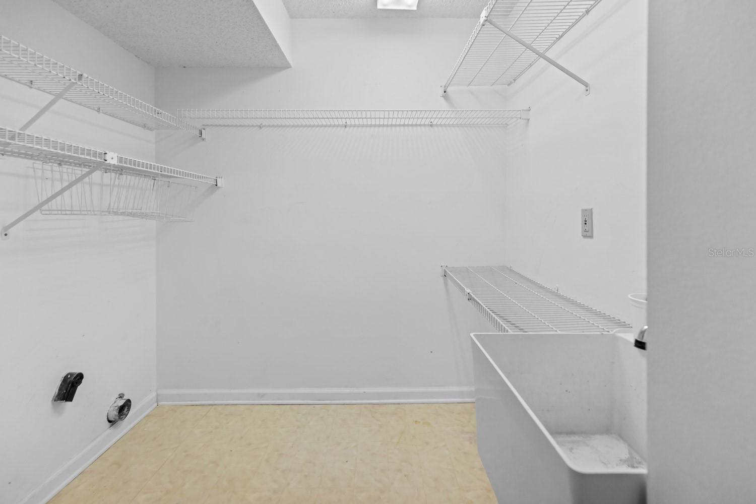 Image 40 of 49 For 7925 Waldorf Court