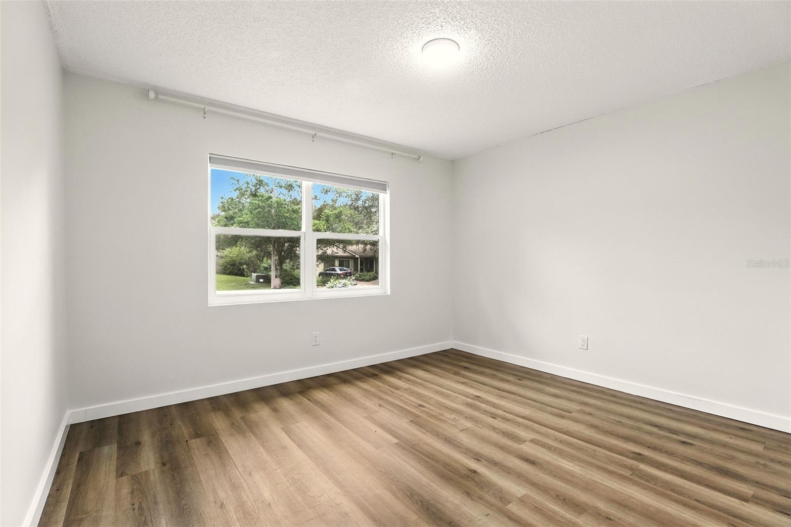 Image 17 of 29 For 102 Ventura Drive