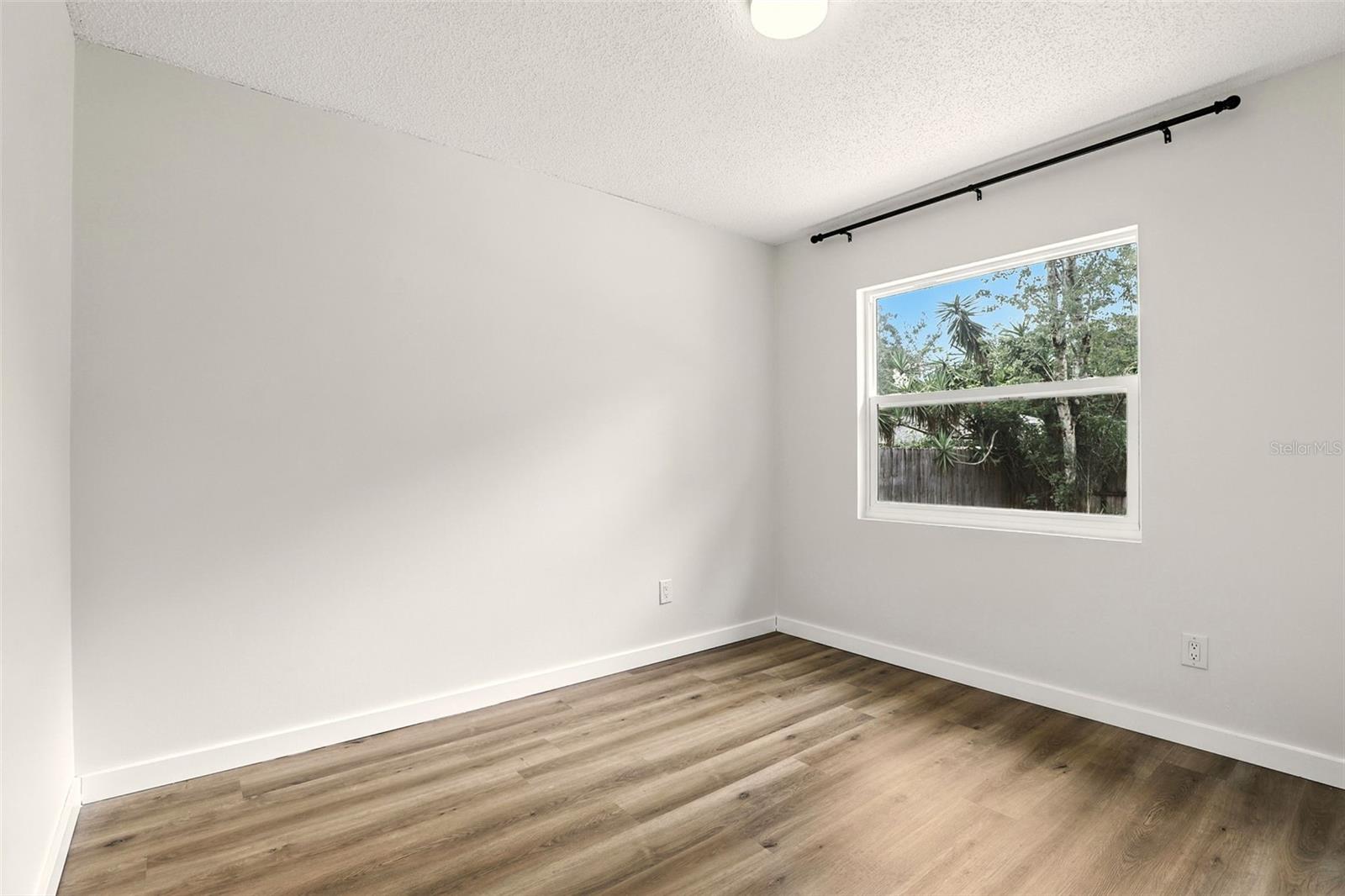 Image 19 of 29 For 102 Ventura Drive