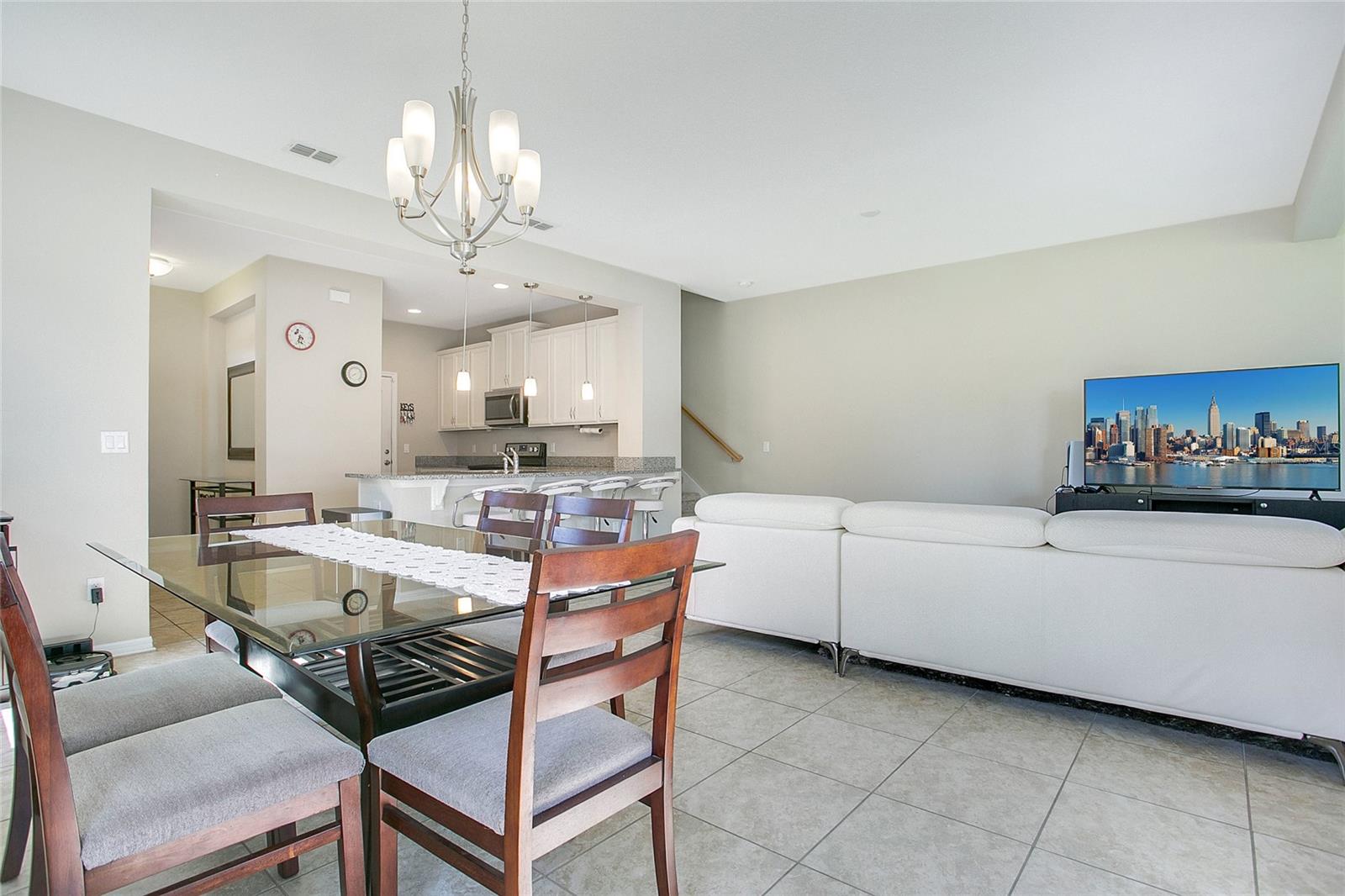 Image 12 of 35 For 13540 Fountainbleau Drive
