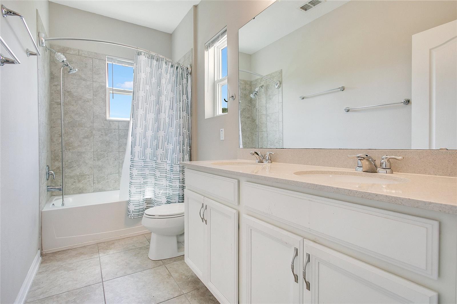 Image 19 of 35 For 13540 Fountainbleau Drive