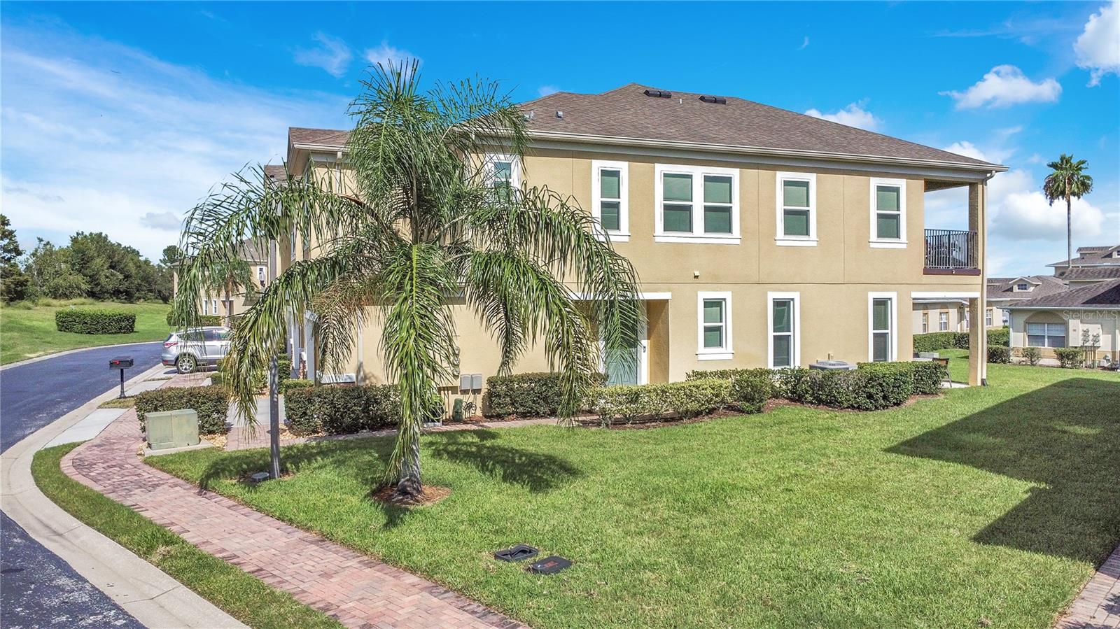 Image 3 of 35 For 13540 Fountainbleau Drive